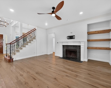 10601 Whispering Pines Drive - Photo Thumbnail 4