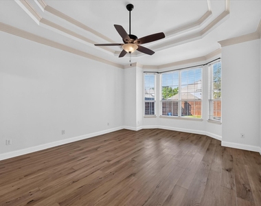 10601 Whispering Pines Drive - Photo Thumbnail 13