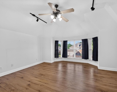 10601 Whispering Pines Drive - Photo Thumbnail 17