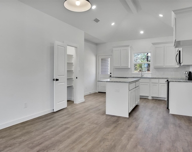 1479 Cathey Drive - Photo Thumbnail 3