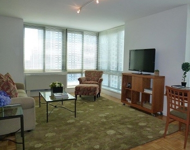 East 96th Street And Lexington Avenue - Photo Thumbnail 2