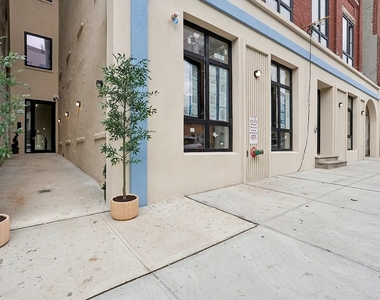 275 20th Street - Photo Thumbnail 2