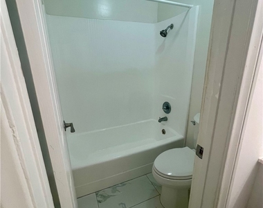 18620 Hatteras St, #102 - Photo Thumbnail 9