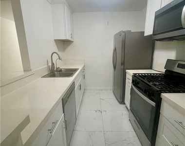 18620 Hatteras St, #102 - Photo Thumbnail 3