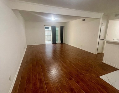 18620 Hatteras St, #102 - Photo Thumbnail 4