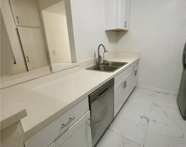 18620 Hatteras St, #102 - Photo Thumbnail 2