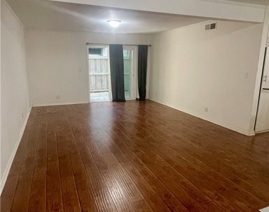 18620 Hatteras St, #102 - Photo Thumbnail 5