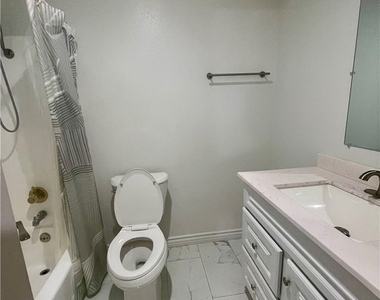18620 Hatteras St, #102 - Photo Thumbnail 12