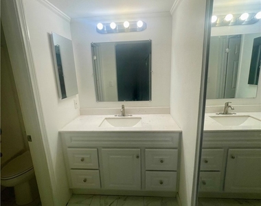 18620 Hatteras St, #102 - Photo Thumbnail 8