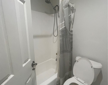 18620 Hatteras St, #102 - Photo Thumbnail 13