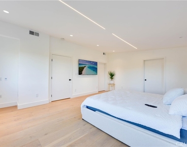 5137 Campo Rd - Photo Thumbnail 10