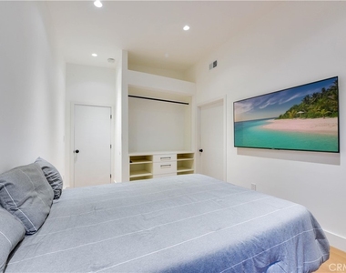 5137 Campo Rd - Photo Thumbnail 17