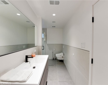 5137 Campo Rd - Photo Thumbnail 21