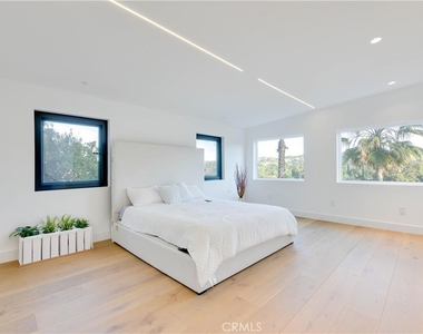 5137 Campo Rd - Photo Thumbnail 8