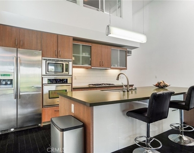 12837 Moorpark Street - Photo Thumbnail 3