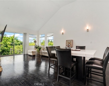 12837 Moorpark Street - Photo Thumbnail 9