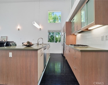 12837 Moorpark Street - Photo Thumbnail 6