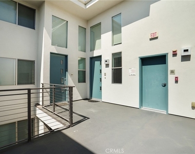 12837 Moorpark Street - Photo Thumbnail 25
