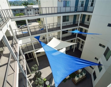 12837 Moorpark Street - Photo Thumbnail 30