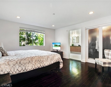 12837 Moorpark Street - Photo Thumbnail 16