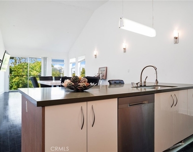12837 Moorpark Street - Photo Thumbnail 7