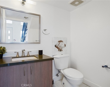12837 Moorpark Street - Photo Thumbnail 14
