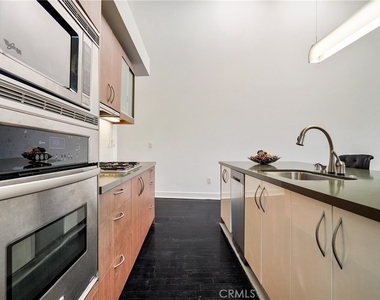12837 Moorpark Street - Photo Thumbnail 5