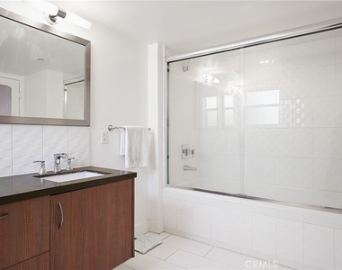 12837 Moorpark Street - Photo Thumbnail 18