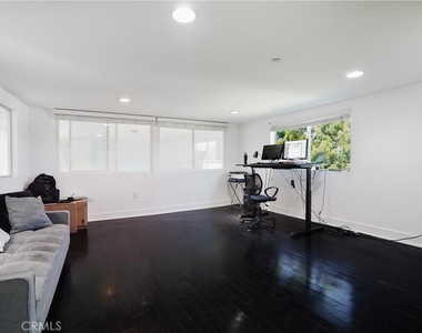 12837 Moorpark Street - Photo Thumbnail 20