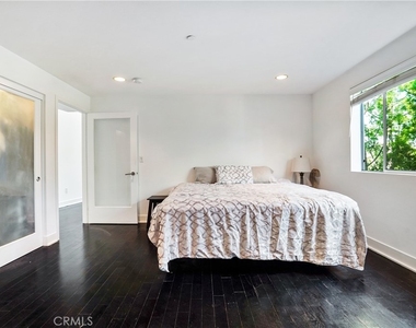 12837 Moorpark Street - Photo Thumbnail 15