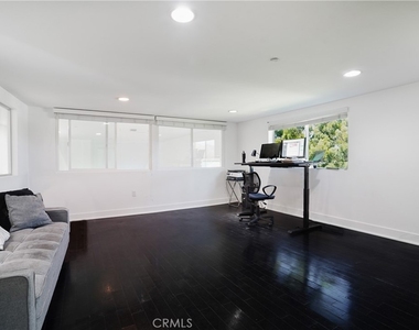 12837 Moorpark Street - Photo Thumbnail 19