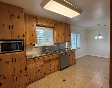 2419 Marshallfield Lane - Photo Thumbnail 16