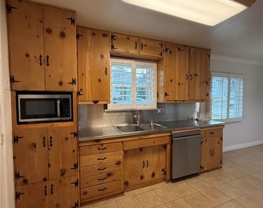 2419 Marshallfield Lane - Photo Thumbnail 17