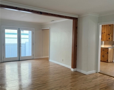 2419 Marshallfield Lane - Photo Thumbnail 4