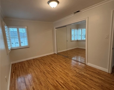 2419 Marshallfield Lane - Photo Thumbnail 7