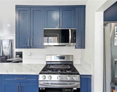 711 Stepney Street - Photo Thumbnail 9