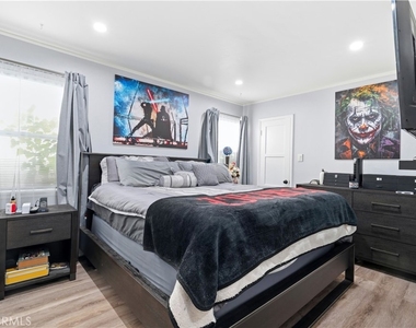 711 Stepney Street - Photo Thumbnail 4