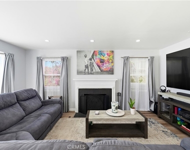 711 Stepney Street - Photo Thumbnail 8