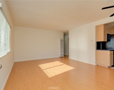 1913 Huntington Lane - Photo Thumbnail 6