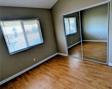 1764 Freeman Avenue - Photo Thumbnail 6