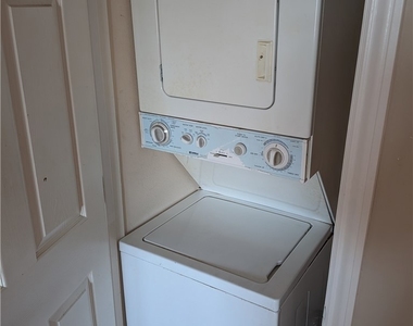 1764 Freeman Avenue - Photo Thumbnail 14