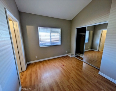 1764 Freeman Avenue - Photo Thumbnail 10