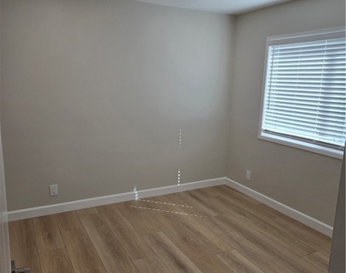 6162 Ludlow - Photo Thumbnail 2
