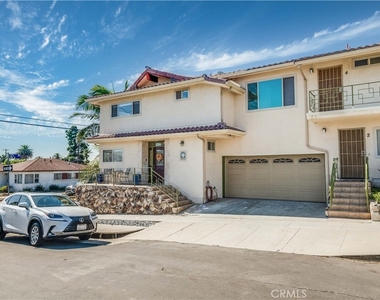 3663 Almeria Street - Photo Thumbnail 2
