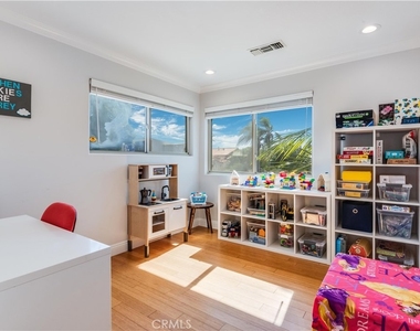 3663 Almeria Street - Photo Thumbnail 16