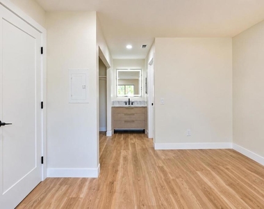 10718 Dabney Drive - Photo Thumbnail 12