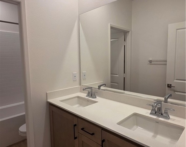 16195 Plumeria Lane - Photo Thumbnail 26