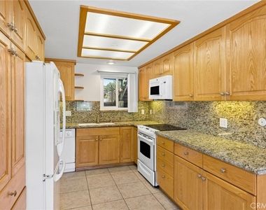 890 B Ronda Sevilla - Photo Thumbnail 6
