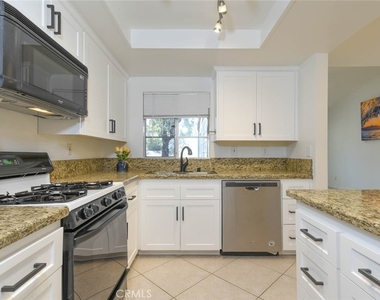 23472 Cambridge Road - Photo Thumbnail 11