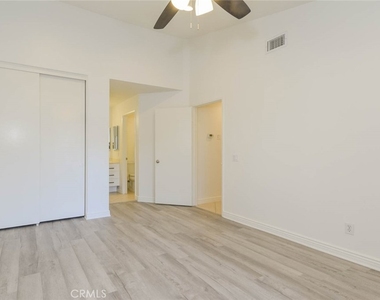23472 Cambridge Road - Photo Thumbnail 15